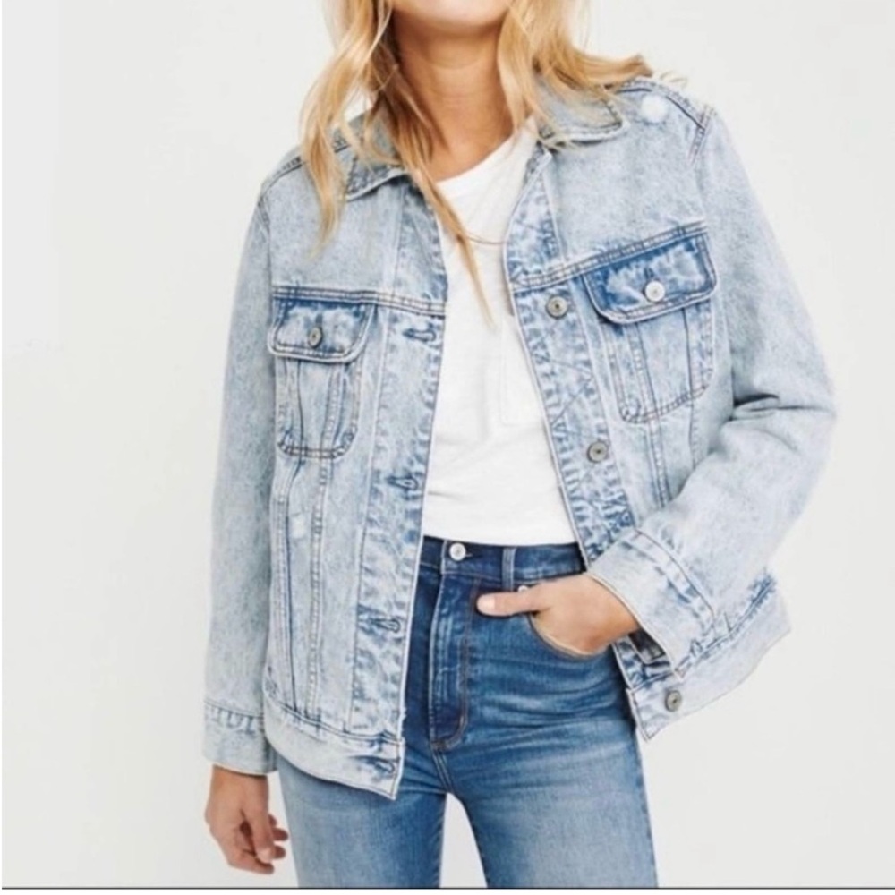 ABERCROMBIE & FITCH Oversized Distressed Denim Acid Wash Trucker Jean Jacket